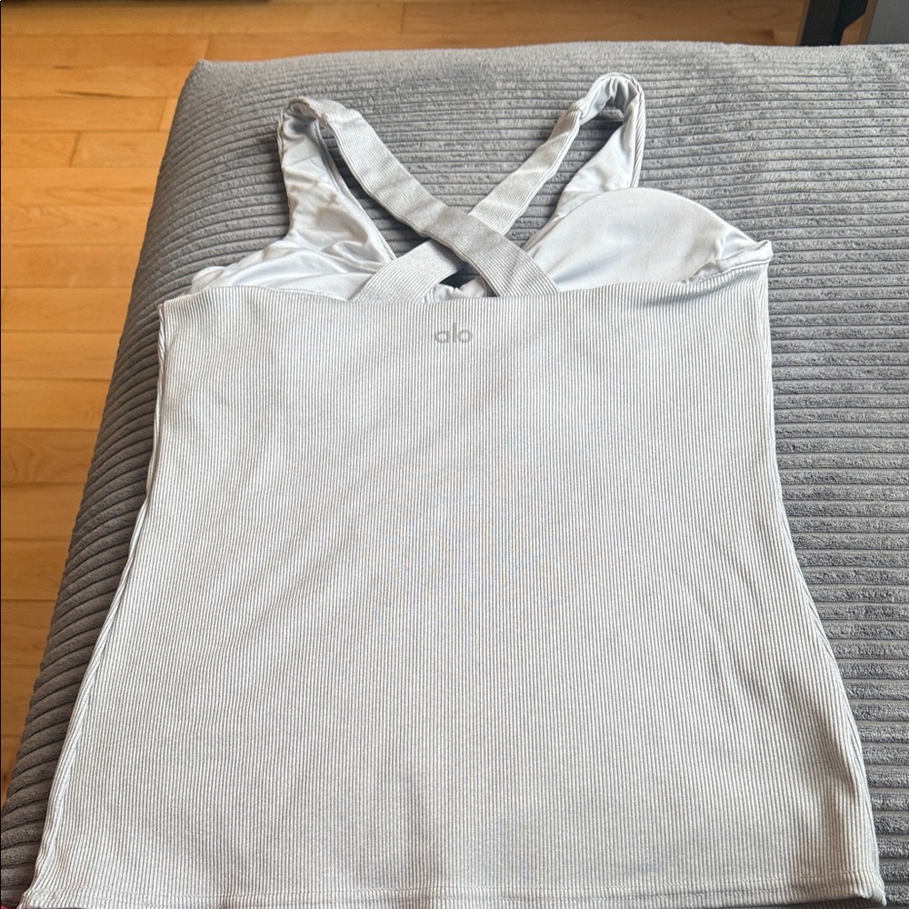 ALO Yoga Women's Light Gray Cross-Back Tank Top